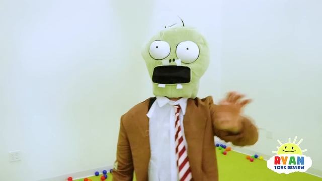Plants vs Zombies Garden Warfare In Real Life Pretend Play with Ryan ToysReview смотреть онлайн