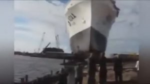 Охренеть какое видео!!!Зрелищный спуск кораблей на воду