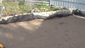 Парковка на участке своими руками. 3 серия. Выемка грунта, песок, щебень, утрамбовка виброплитой.