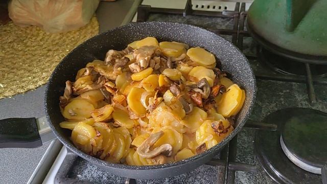 Картошечка жареная с вешенками! смотреть онлайн