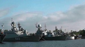 Подлодка "Дмитрий Донской" и крейсер "Петр Великий...ыли в Кронштадт для участия в параде в День ВМФ