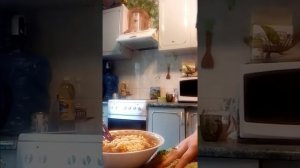 ДАША СНОВА ГОТОВИТ ДОШИРАК | ДОШИРАЧНАЯ ДИЕТА ПРОДАЛЖАЕТСЯ