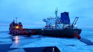 На спасенном китайском сухогрузе заделывают пробоину в Татарском проливе