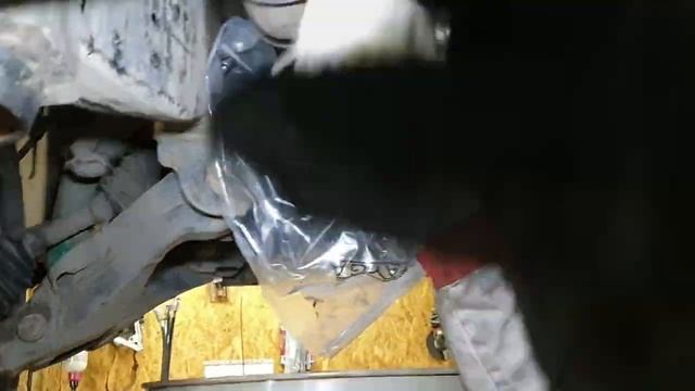 LC200 16г.в. 130т.км. Замена сальника хвостовика редуктора переднего моста. смотреть онлайн