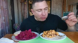 мукбанг/обжор/макароны по флотски и винегрет/mukbang/devoured/