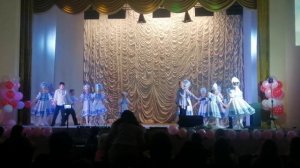 танец "Как упали снежки" от ансамбля Калейдоскоп