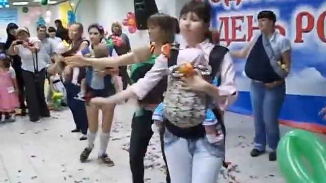Слингомамы в Ульяновске зажигают на Параде "Цветов"