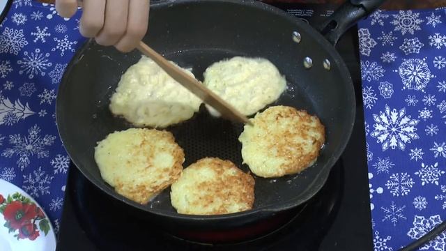 Это вкуснее, чем селедка под шубой! Картофельные драники, с соусом и селедкой.