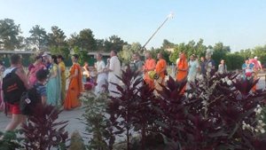 Харе кришна Хари рама в центре Анапы