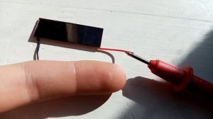 Сколько выдаёт вольт  солнечная батарея?