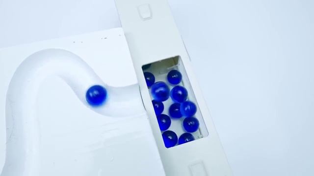 Шарики катаются по лабиринту_видео для детей_2023_96 смотреть онлайн