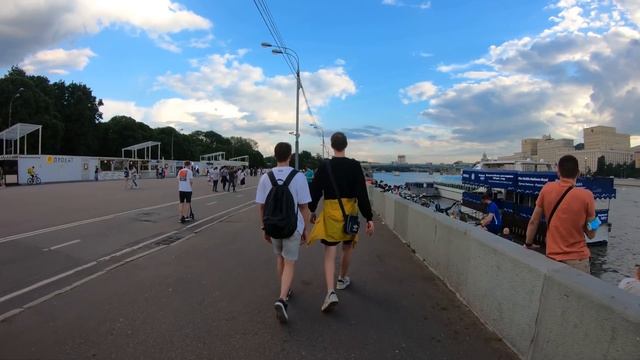 Russia, Walking in Moscow, Park Kultura station, Pushkinskaya embankment, Andreevky bridge 4K. смотреть онлайн