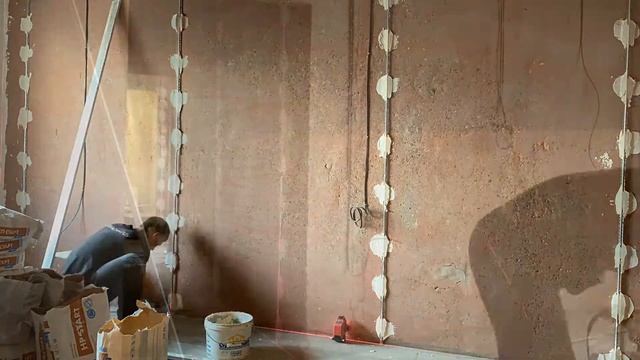 Как выставить маяки для штукатурки стен правильно с лазерным уровнем своими руками