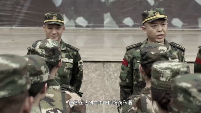 新來的女兵頂撞教官，基礎訓練還治不住，教官靈機一動，要給女兵們來點猛料！ смотреть онлайн