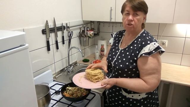 Готовим лапшу Wok с курицей смотреть онлайн