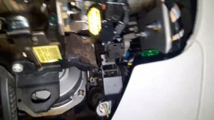 как снять замок зажигания на рено модус 2005.  how to remove start engine lock barrel Renault Modus