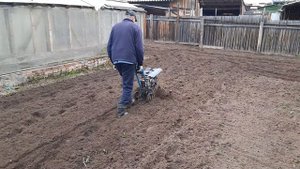 Пашем в три фрезы с каждой стороны. Наш старенький КРОТ.