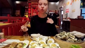 САМЫЕ БОЛЬШИЕ УСТРИЦЫ! ЗАКАЗАЛИ ГОРУ УСТРИЦ В РЕСТОРАНЕ!КАК ВЫБРАТЬ, ПРАВИЛЬНО ОТКРТЬ И КУШАТЬ!