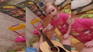 Полина поет Дабро звук поставить на всю. Polina sings, turn the volume up full.