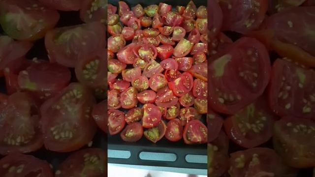 Вяленые помидорки в духовке/ Вкуснее чем в магазине??? смотреть онлайн