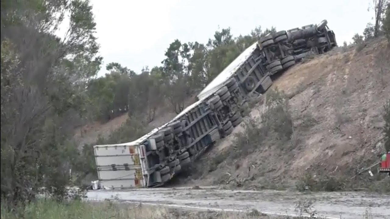 ОПАСНОЕ ВОЖДЕНИЕ ГРУЗОВИКОВ И ТРАКТОРОВ смотреть онлайн