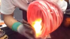 Стеклодувы и Раскаленное стекло  Что творят умелые руки мастера!