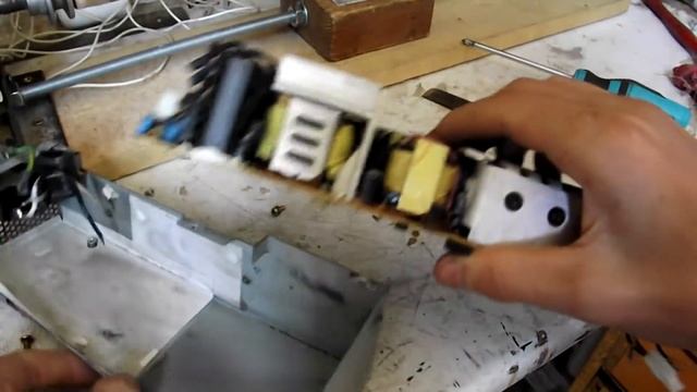 Как сделать простой токарный станок по дереву, homemade simple Wood Lathe! смотреть онлайн