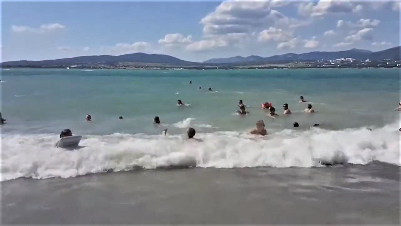Геленджик/Красивые волны на море смотреть онлайн