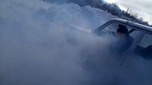 Бёрнаут на ВАЗ 2107. Проверяем есть ли самоблок (конечно нет).