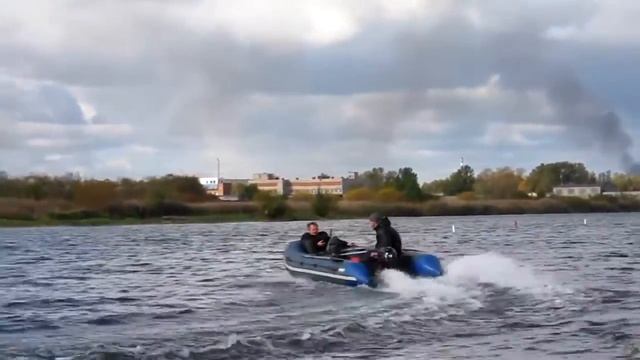 Лодки REEF 390 Тритон на воде под мотором - Обзор смотреть онлайн