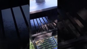 Мангал с самокрутящимся вертелом для шампуров.