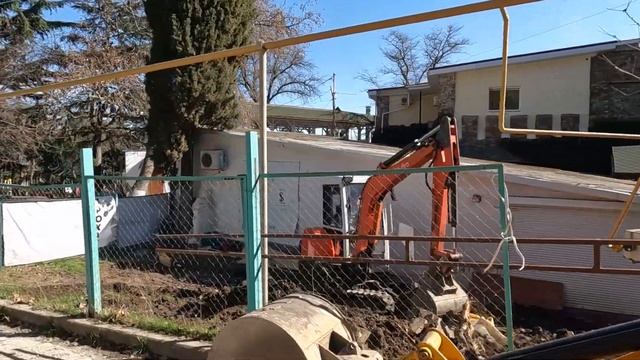 Алушта 23 02 23г. Праздничный выходной-ГЕРОИ/Променад у моря-музыка звучит-многолюдно на набережной смотреть онлайн