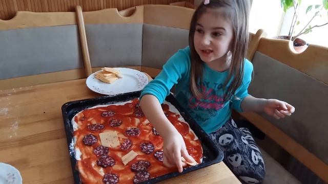 Печем пиццу. Начинка. смотреть онлайн