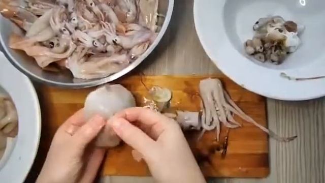 Кальмары ? Как правильно чистить? Squid ? How to clean properly?