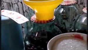 Компот из винограда, очень вкусный))))