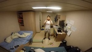 Что происходит в каюте грузового судна во время шторма