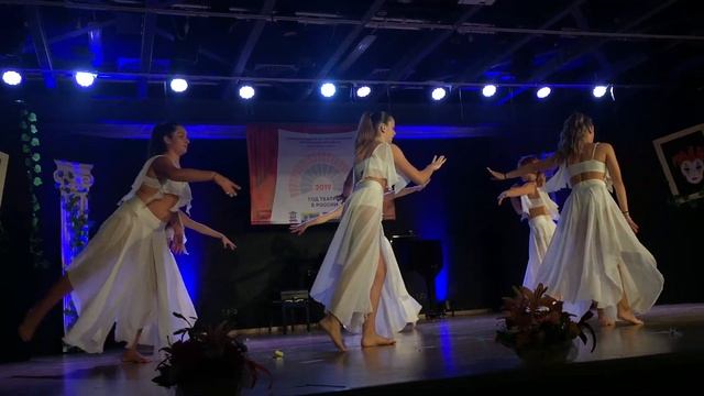 Танец "Любовь уставших лебедей"