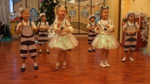 средняя группа 1 танец Котенок