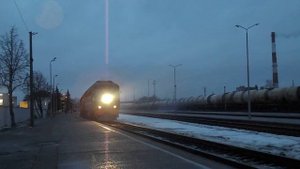 Пассажирские тепловозы ТЭП70-0211 и ТЭП70БС-117 со скорым поездом №39 "Двина" Полоцк - Москва.