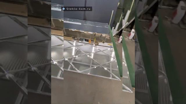 Зеркало с фацетом 10 мм, уложенное в зеркальное панно