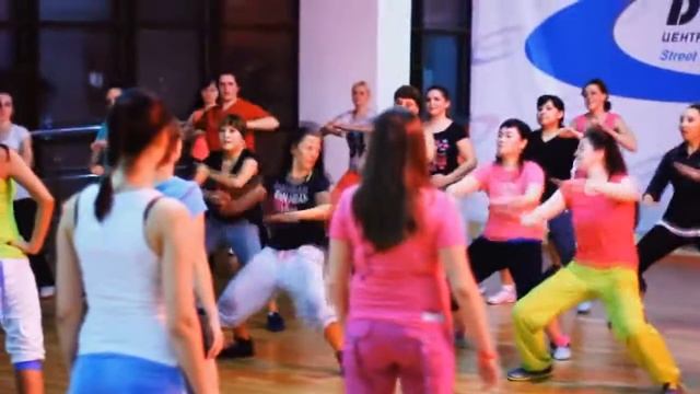 Зумба Фитнес в Караганде с Мединой. Zumba Fitness by Medina, Karaganda смотреть онлайн