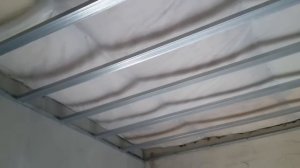 мансарда, гипсокартонный потолок простой формы. Монтаж гипсокартона.