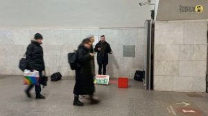 «Ты забудешь обо мне на сиреневой луне...» | Лирика в метро