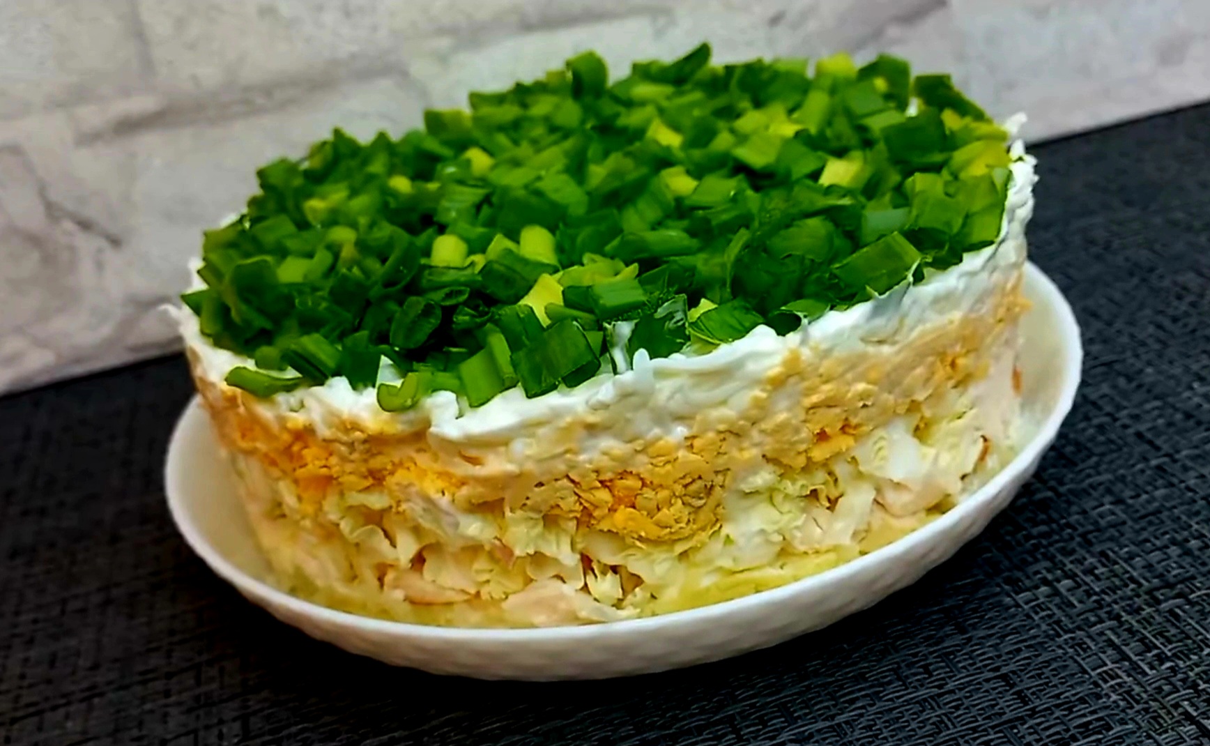 Салат с копченой куриной грудкой слоеный