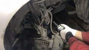 Замена переднего ШРУС Тойота Алион. Replacement of the CV Joint of Toyota Alion.