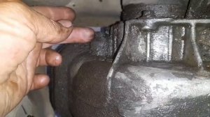 Вот где находится сливное отверстие  для замены масла в МККП .Опель Вектра а 1.6