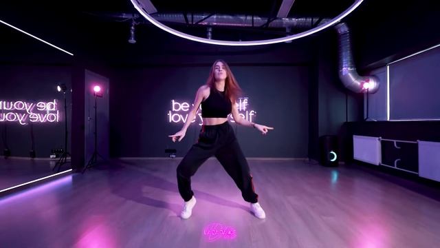 Реггетон с Элладой смотреть онлайн