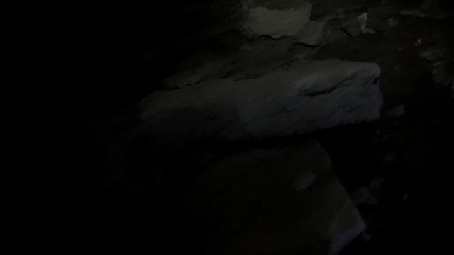 КАТАКОМБЫ КЕРЧИ - АДЖИМУШКАЙСКИЕ КАМЕНОЛОМНИ! 2 ЧАСТЬ. Нашли останки костей, тайная дверь) смотреть онлайн