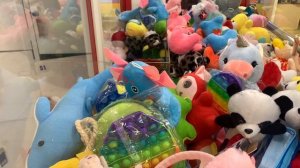 ВЫТАЩИЛИ КРУТЫЕ ИГРУШКИ ИЗ АВТОМАТА ХВАТАЙКА!!!