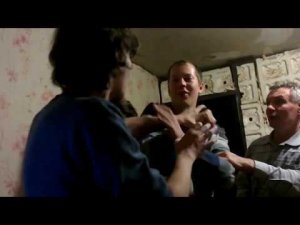 Страшные разборки алкашей в подвале